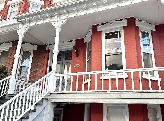 Classical Isbills Row House Close To Nyc